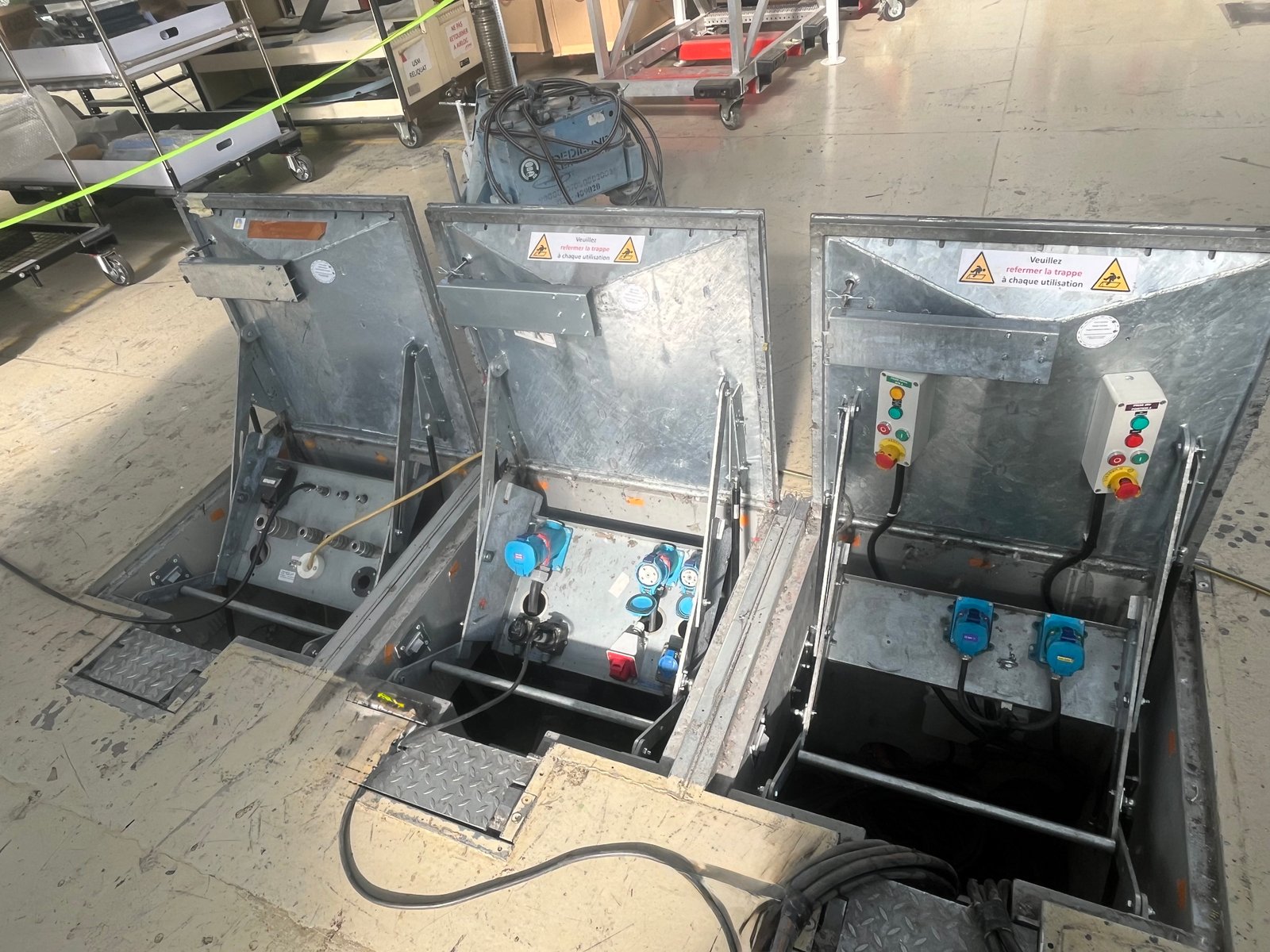Ensemble de trappes multi-réseaux BR-MR sur site aéroportuaire
