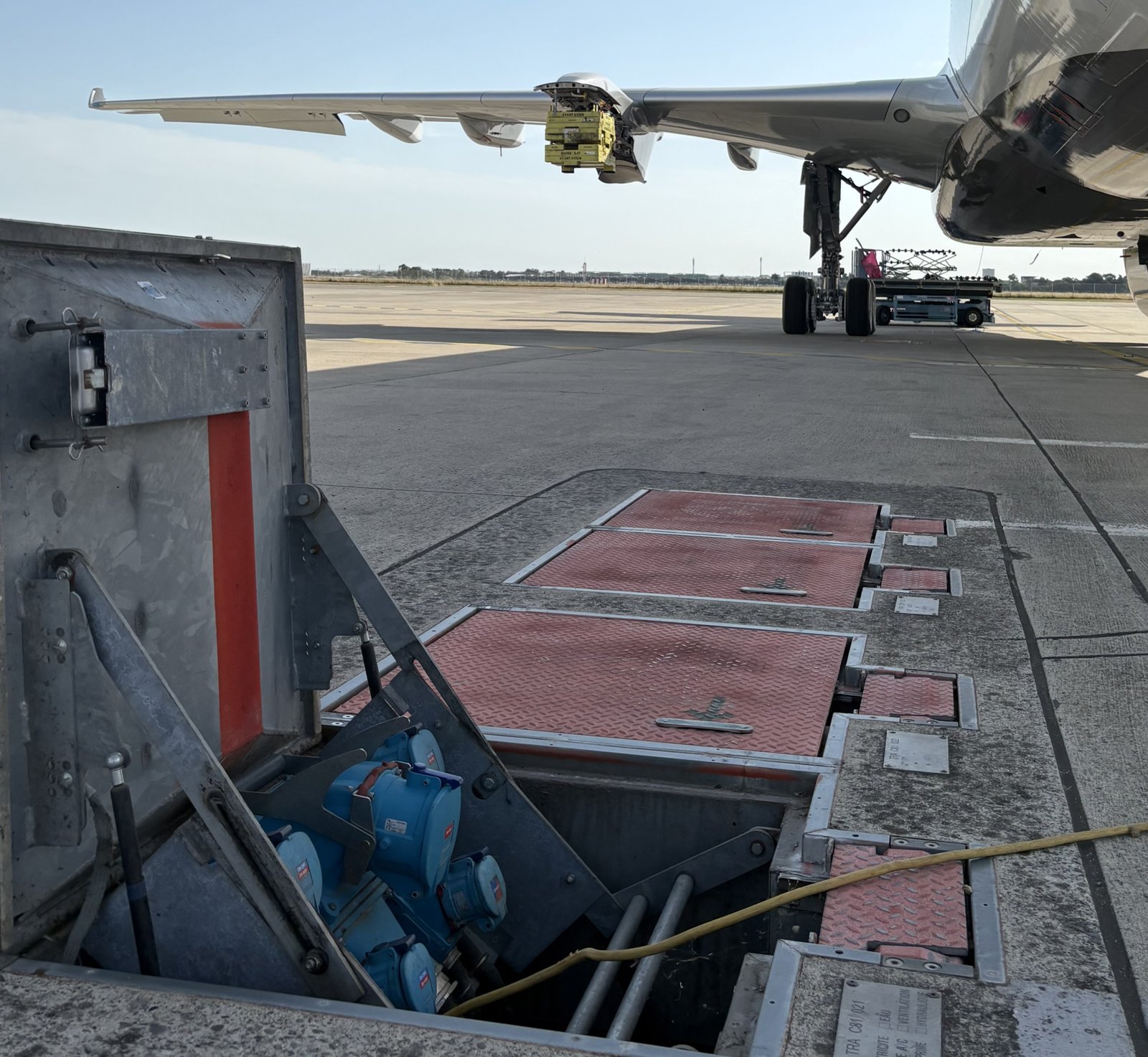 Aéronef sur aire aéroportuaire — environnement d’intervention BRZ Services